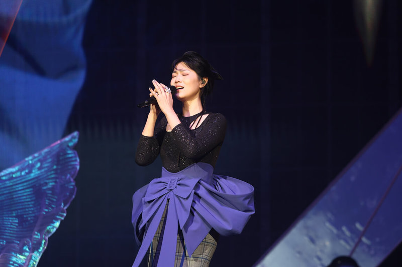 2025真愛秀.藍寶石大歌廳10日在高雄流行音樂中心登場,金曲歌后曹雅雯(圖)也參與演出,帶來多首經典歌曲。(高雄流行音樂中心提供)中央社記者洪素津傳真 114年5月10日
