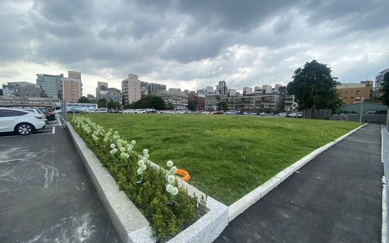 台北市政府規劃出租已除役一殯內約600坪綠地,議員指因曾是殯儀館,租金與大安森林公園露天音樂台費用雷同,認為不合理,應更有彈性。殯葬管理處10日表示,若未來開放營運一段時間後,將會討論使用者提供回饋。(殯葬處提供)中央社記者劉建邦傳真 114年5月10日