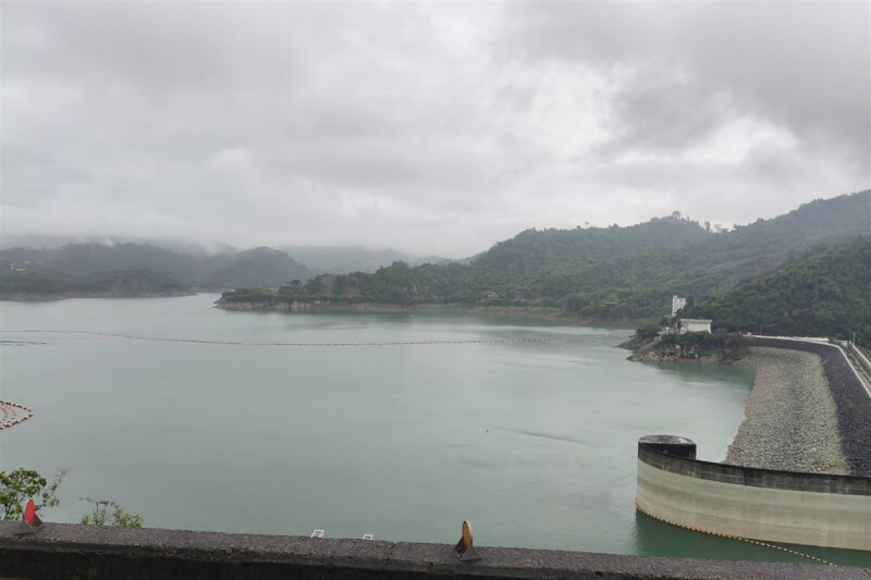 台南地區受鋒面影響出現降雨,曾文水庫集水區11日降雨量超過50毫米,使曾文水庫蓄水率重回6成。(南區水資源分署提供)中央社記者楊思瑞台南傳真 114年5月11日