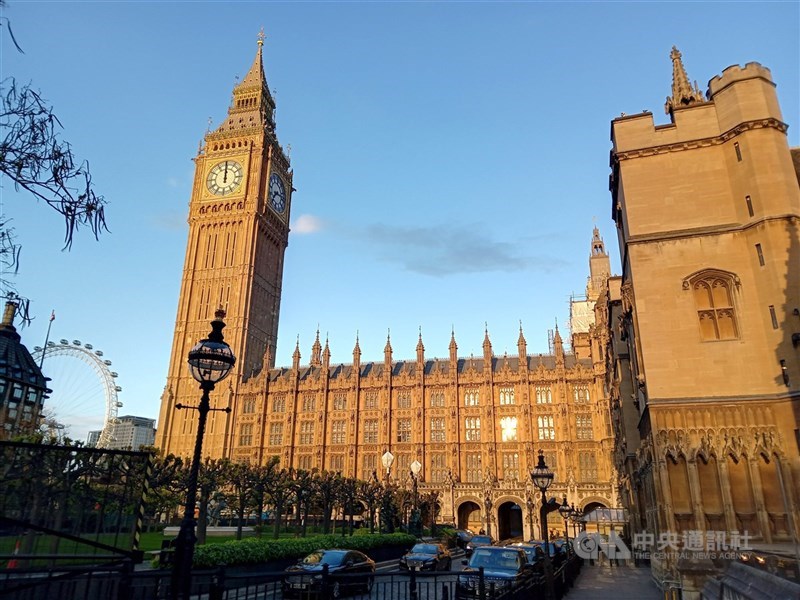 英國政府擬將技術工作簽證核發給高學歷技能程度的工作,並強制企業加強培訓當地勞工。 圖為英國國會大廈一隅。(中央社檔案照片)