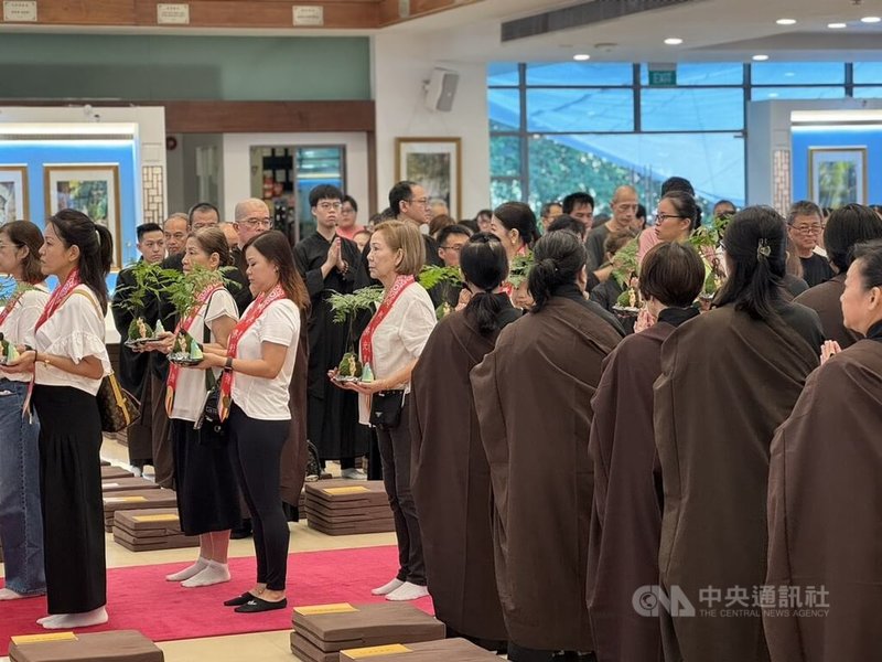 新加坡佛光山12日舉行衛塞節慶祝活動,眾多信徒出席。中央社記者吳昇鴻新加坡攝 114年5月12日