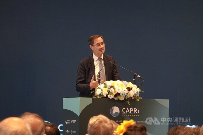 英國「皇家國際事務研究所」(Chatham House)前所長尼布利特(Robin Niblett)12日出席第3屆亞堅會國際論壇,發表專題演講。中央社記者楊堯茹攝 114年5月12日