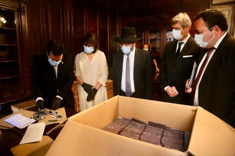 阿根廷最高法院將裝有納粹資料的箱子搬到配備特殊安全措施的房間,並邀請布宜諾斯艾利斯大屠殺博物館參與保存與盤點工作。(Corte Suprema de Justicia de la Republica Argentina/Handout via 路透社)