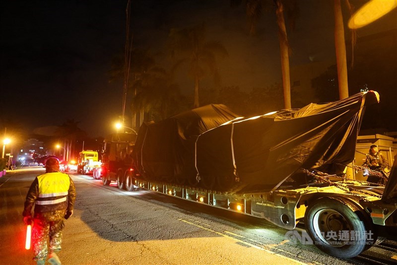 圖為台灣向美國採購的第一批M1A2T戰車去年12月運抵新竹裝訓部。(中央社檔案照片)