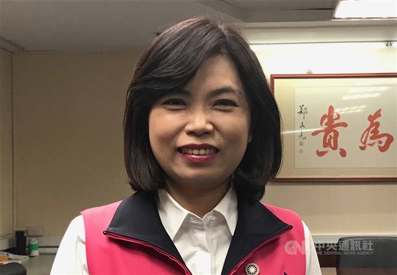 國民黨8連霸台南市議員蔡淑惠(圖)涉嫌以虛報名額或低薪高報方式,詐取公費助理補助費共新台幣533萬餘元,台南地方法院12日判決應執行有期徒刑2年,緩刑5年,褫奪公權3年。(中央社檔案照片)