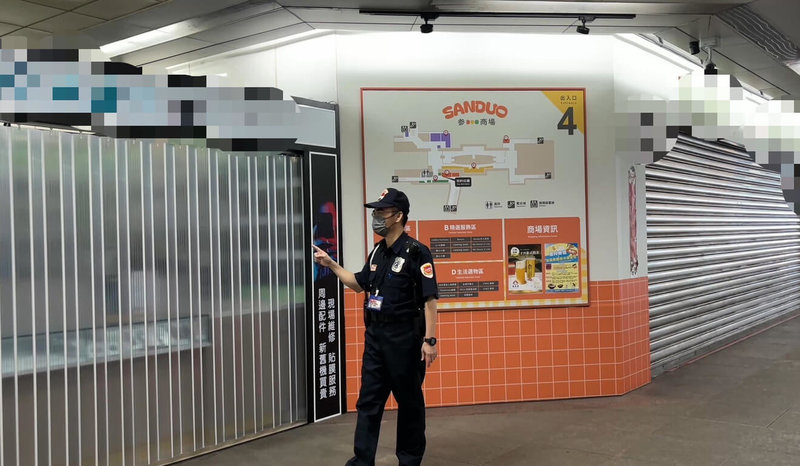 高雄捷運三多商圈站內一間經營手機買賣及維修的店家,日前遭竊5支手機,價值約新台幣6萬多元,經警方追查鎖定1名男子涉案,持續查緝中。(高雄捷運公司提供)中央社記者張已亷傳真 114年5月12日