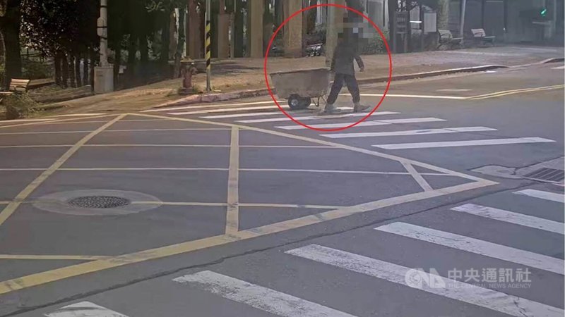 台北市警方12日表示,有工地電纜線頻頻遭竊,經查發現曾在此工地任職的45歲王姓男子及59歲薛姓男子涉重嫌,上門查緝時還起獲安非他命吸食器,2人供稱是因缺錢花用才鋌而走險犯案。(翻攝照片)中央社記者黃麗芸傳真 114年5月12日