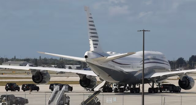 一架波音747-8型巨無霸噴射機2月停放在佛羅里達州西棕櫚灘。(路透社)