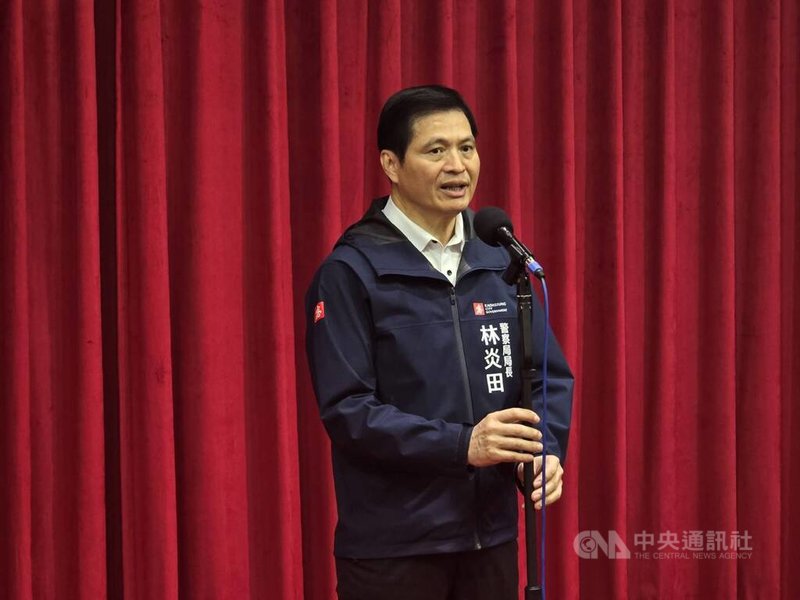 針對高雄市無黨籍原民議員高忠德爭取獵槍自主管理等議題,高雄市警察局長林炎田(圖)13日在議會接受媒體聯訪說明,指出若要自主管理,需有槍櫃、警鈴及監視器。中央社記者蔡孟妤攝 114年5月13日