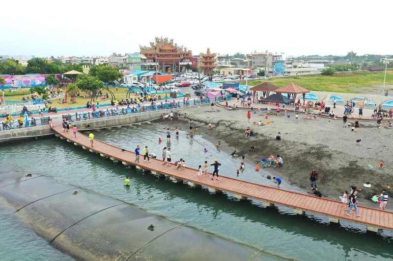 高雄市政府海洋局規劃在彌陀區海岸光廊辦理「高雄市身心障礙水域活動體驗推廣計畫」,將打造友善設施設備,讓身障者、銀髮族無礙可以到海裡體驗SUP、獨木舟等水域遊憩活動。(邱志偉服務處提供)中央社記者蔡孟妤傳真 114年5月13日