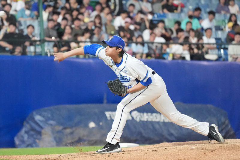 中華職棒富邦悍將13日以5比3擊敗台鋼雄鷹,悍將先發投手李東洺(圖)用108球投6.1局,被敲出3支安打,投出7次三振、3次四壞保送,失掉3分責失分,雖無關勝敗,但仍獲選MVP。(富邦悍將提供)中央社記者謝靜雯傳真 114年5月13日