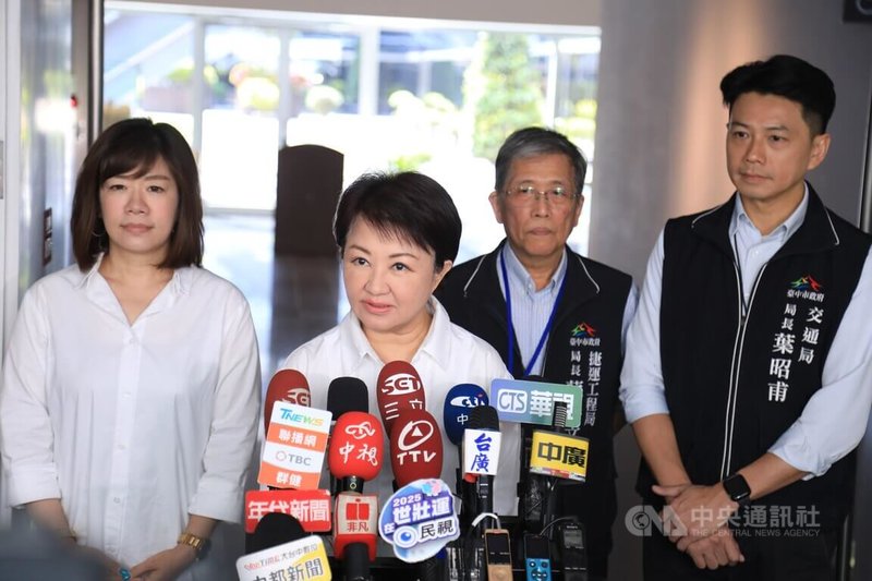輝達執行長黃仁勳預計13日抵台,由於上次黃仁勳來台未能好好逛逢甲夜市,台中市長盧秀燕(左2)表示,將邀請來台中嚐美食及逛夜市。中央社記者郝雪卿攝 114年5月13日