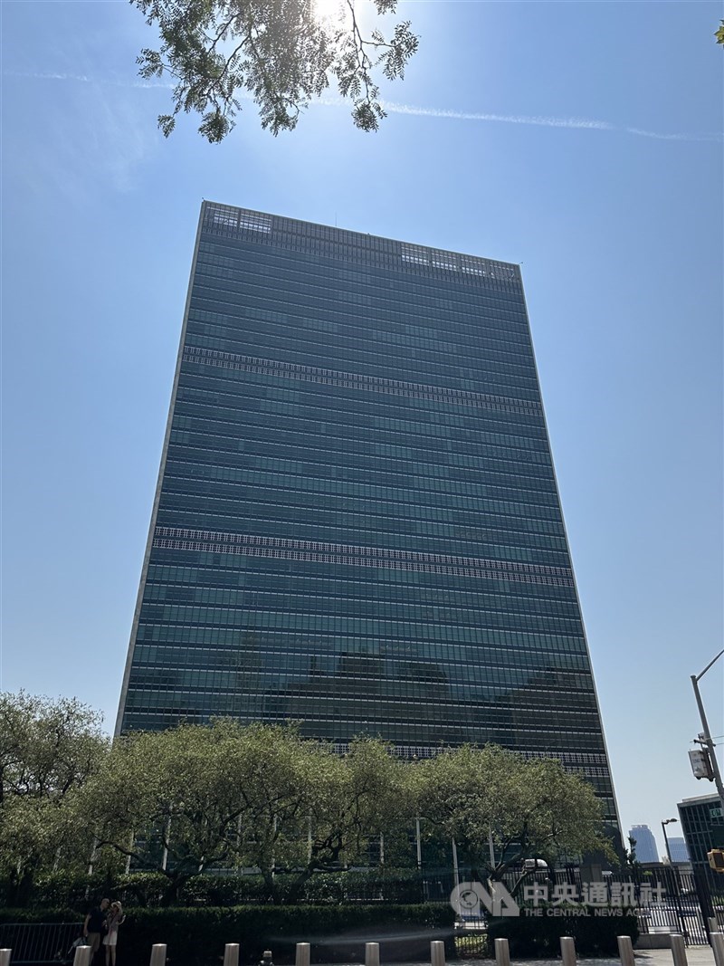 各國代表在聯合國開會,重啟監管人工智慧(AI)控制自主武器的行動。圖為紐約市的聯合國總部大樓。(中央社檔案照片)