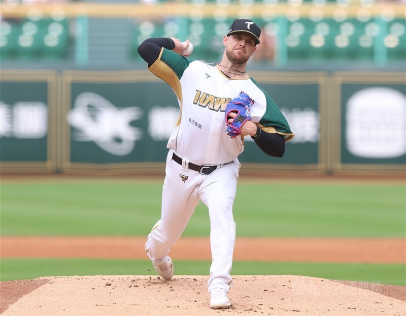 中職台鋼雄鷹隊洋投後勁(Bradin Hagens)(圖)本季目前為止連6場出賽優質先發,表現維持穩定水準。(中央社檔案照片)