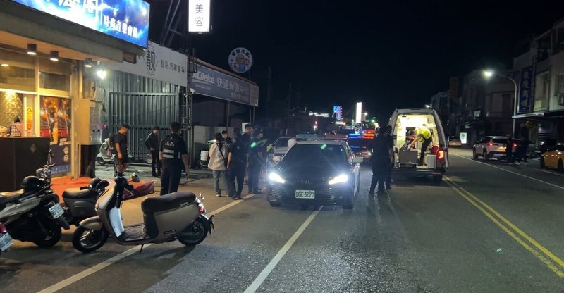 台東市13日凌晨發生3人疑持械擄人未遂轉而持刀砍傷被害者,警方獲報趕到現場處理,已鎖定犯嫌搭乘車輛追緝。(民眾提供)中央社記者盧太城台東傳真 114年5月13日