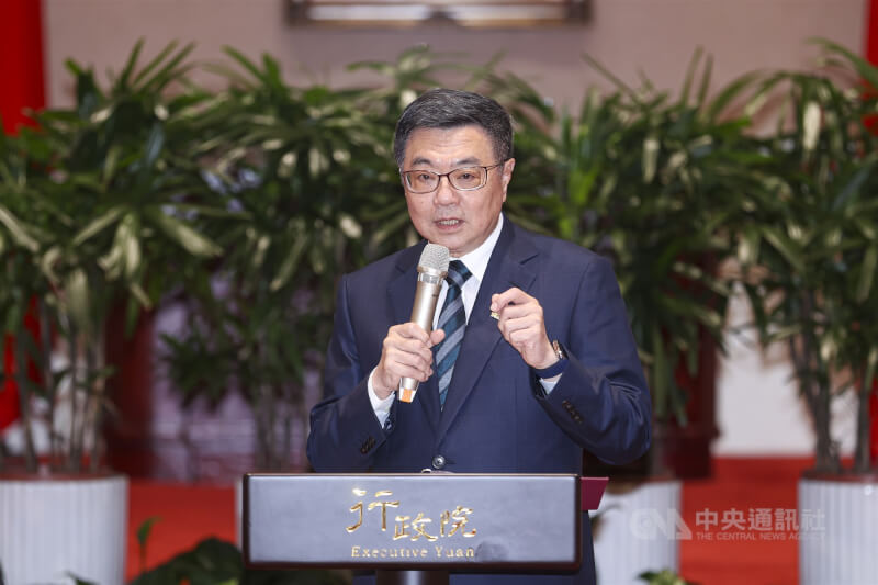 行政院長卓榮泰(圖)透過專訪指出,內政部擬推動「婚育宅」概念,單身民眾結婚、生子時,租金補貼再加碼,且生1胎就加50%。(中央社檔案照片)