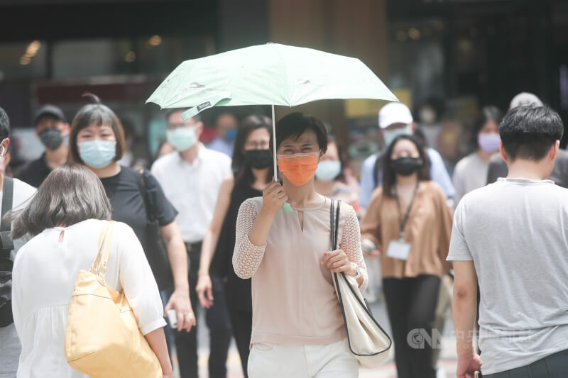 氣象署表示,未來一週天氣呈現白天偏熱,午後需留意局部雷陣雨。(中央社檔案照片)