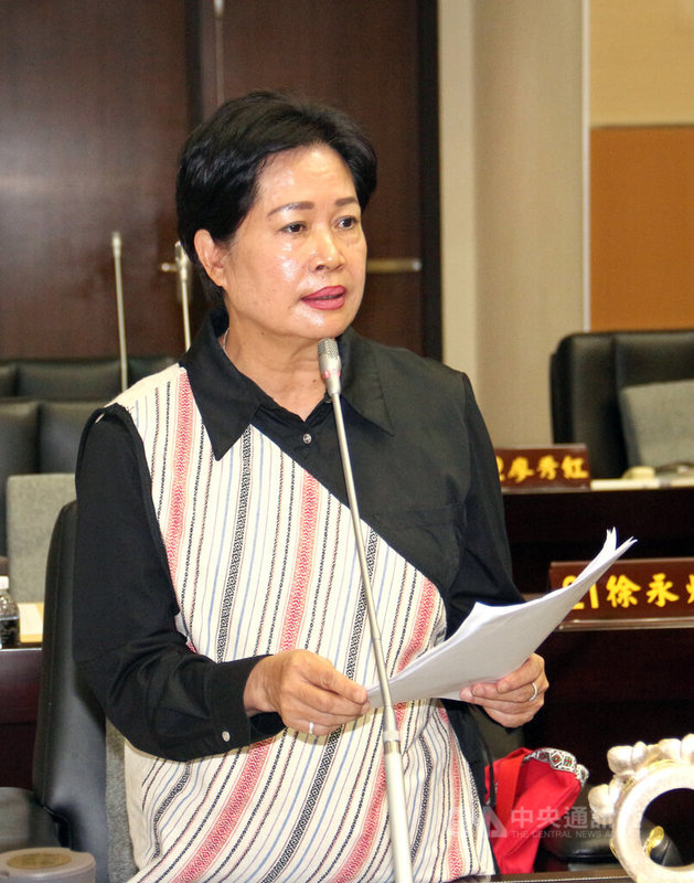 國民黨籍苗栗縣議員劉美蘭(圖)擔任2屆泰安鄉長期間,涉嫌與丈夫、時任鄉公所陳姓秘書收取工程回扣1100餘萬元,苗栗地檢署13日偵結,依貪污治罪條例起訴,並請法院從重量刑、褫奪公權。中央社記者管瑞平攝 114年5月13日