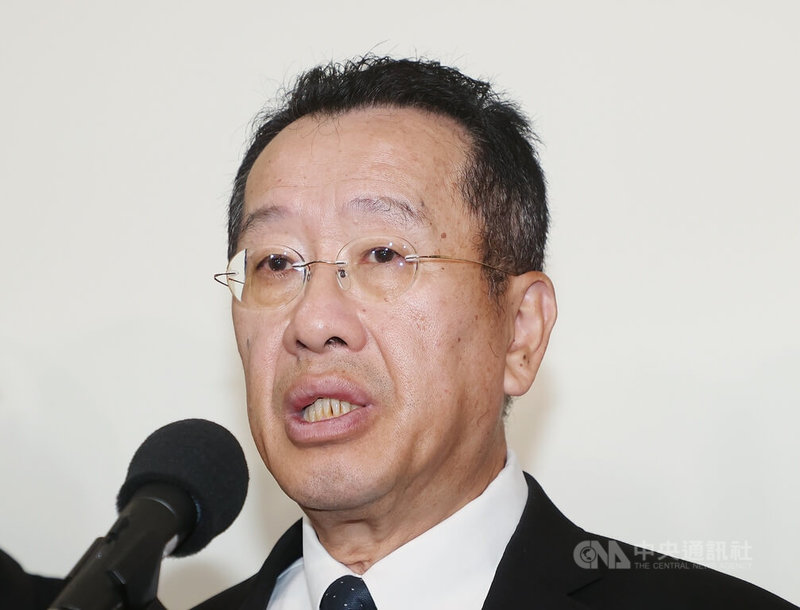 國民黨立委徐巧芯提出「國軍加薪」修法,日前召集朝野協商破局。國防部長顧立雄(圖)14日在立法院接受媒體聯訪表示,這是行政跟立法界線問題,立法直接明定幫誰加薪,已經明確逾越行政權。中央社記者郭日曉攝 114年5月14日