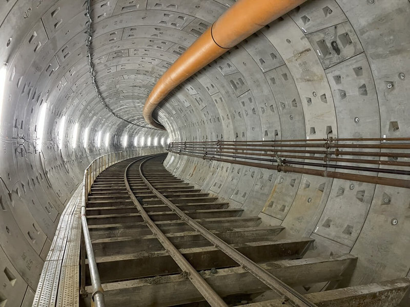 桃園捷運綠線位於八德區的G03巧克力站至新闢道路南出土段下行線潛盾隧道,已於12日完成貫通,成為捷運在八德區第2條成功貫通的潛盾隧道。(桃園捷運工程局提供)中央社記者葉臻傳真 114年5月14日
