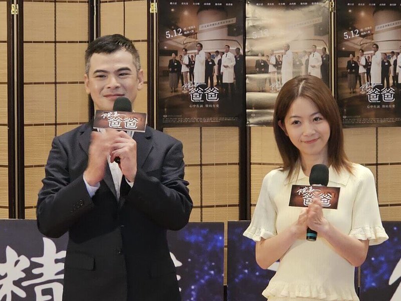 演員蘇達(左)、程雅晨(右)14日到高雄宣傳大愛劇「院長爸爸」,分享拍攝點滴。(大愛提供)中央社記者洪素津傳真 114年5月14日