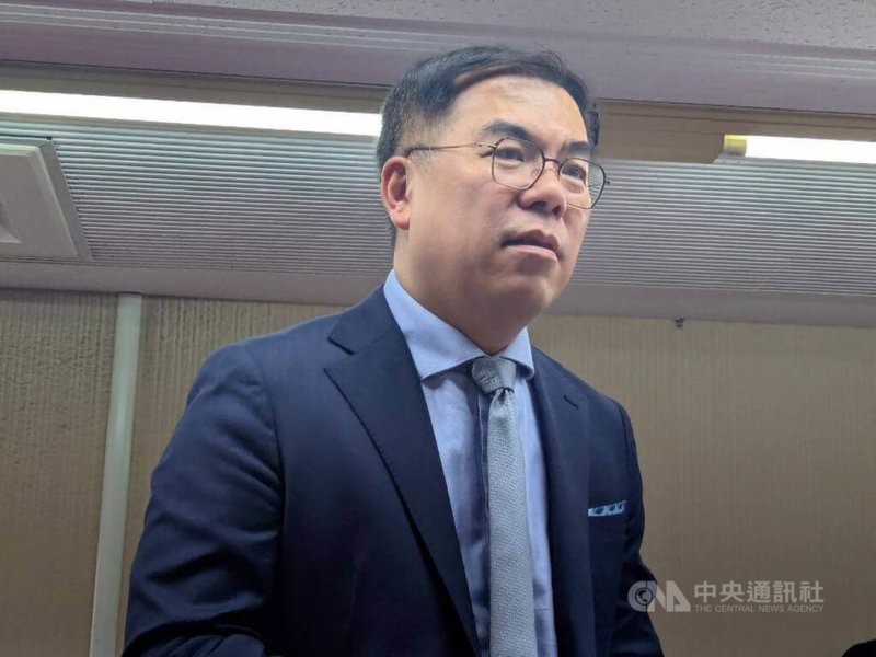 核管法修法條文13日三讀通過,核電延役與否成為外界關心議題。環境部長彭啓明(圖)14日接受媒體聯訪表示,目前法規限制,核電延役或重啟並不須舉辦環評,因此也建議核安會參考環評審查程序,能有公開透明機制讓公民參與。中央社記者張雄風攝 114年5月14日
