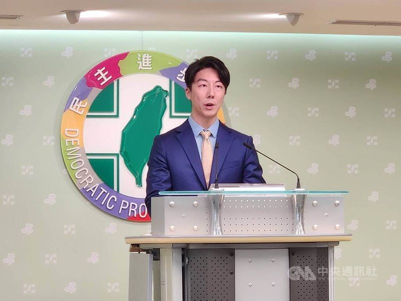 民進黨發言人吳崢14日主持中執會後記者會。中央社記者葉素萍攝 114年5月14日