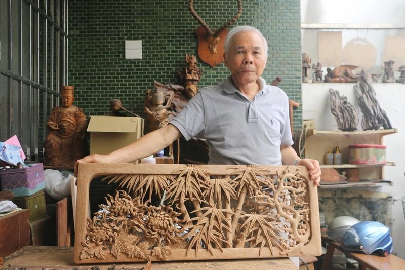 嘉義市傳統工藝「鑿花」保存者蔡共新(圖)12日辭世,享壽78歲。文化部將頒發旌揚狀予以表彰。(嘉義市政府文化局提供)中央社記者王寶兒傳真 114年5月14日