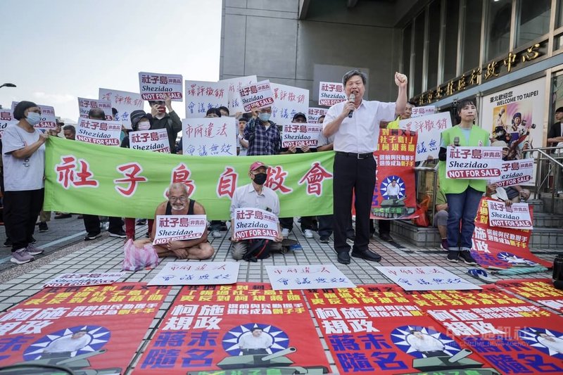 社子島自救會14日在台北市士林區行政中心外舉辦記者會表示,日前台北高等行政法院宣判撤銷社子島開發案環評通過的處分,北市府仍強開區段徵收公聽會,抗議市府違法,要求撤銷生態社子島計畫。中央社記者裴禛攝 114年5月14日