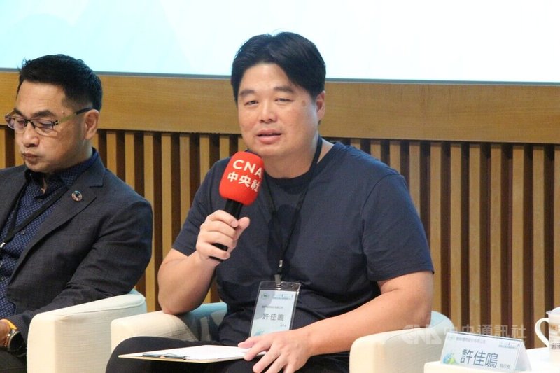 中央社主辦「AI x ESG 雙軸轉型 迎戰企業永續競爭力」系列論壇,14日舉行台中場,馳綠執行長許佳鳴(右)出席,針對將配合國家政策,輸出循環經濟技術到瓜地馬拉進行說明。中央社記者蘇木春攝 114年5月14日