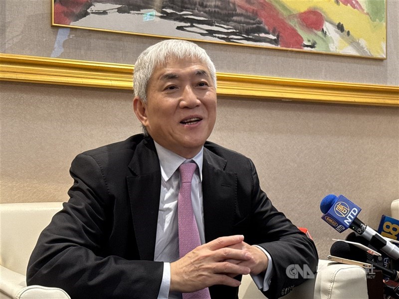 主機板與顯示卡廠技嘉受惠於人工智慧(AI)訂單挹注獲利,第1季歸屬母公司稅後淨利達31.16億元、年增54%,每股盈餘4.65元。圖為技嘉董事長葉培城。(中央社檔案照片)