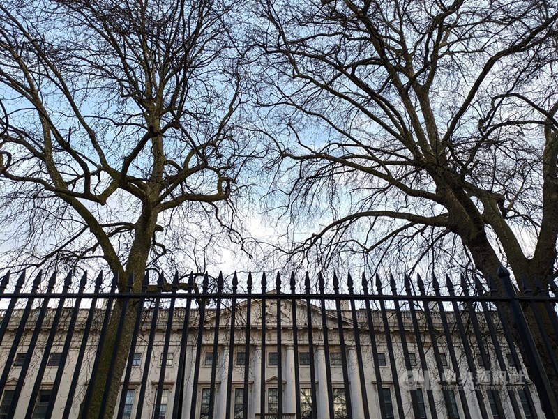 中國擬在鄰近倫敦金融城的英國皇家鑄幣廠舊址,興建歐洲規模最大的中國使館,今年2月以來引發數波有數千人參與的示威抗議,建案爭議至今未息。(中央社檔案照片)