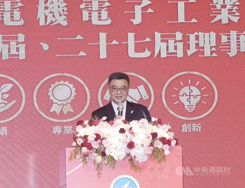 行政院長卓榮泰(圖)15日出席電電公會理事長交接典禮時表示,台灣產業的韌性來自公私部門、民間產業與政府部會的緊密合作,產業與政府需共同努力推動產業發展。中央社記者郭日曉攝 114年5月15日