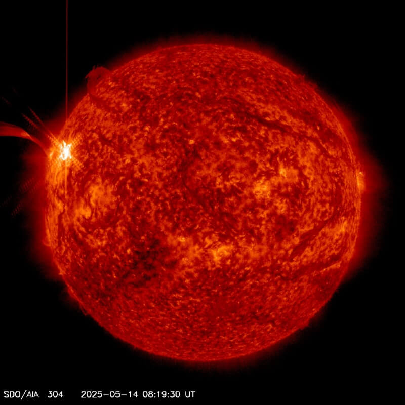 14日巨大的太陽風暴襲擊地球,引發全球停電並導致通訊系統陷入混亂數小時。(圖取自NASA/SDO網頁sdo.gsfc.nasa.gov)