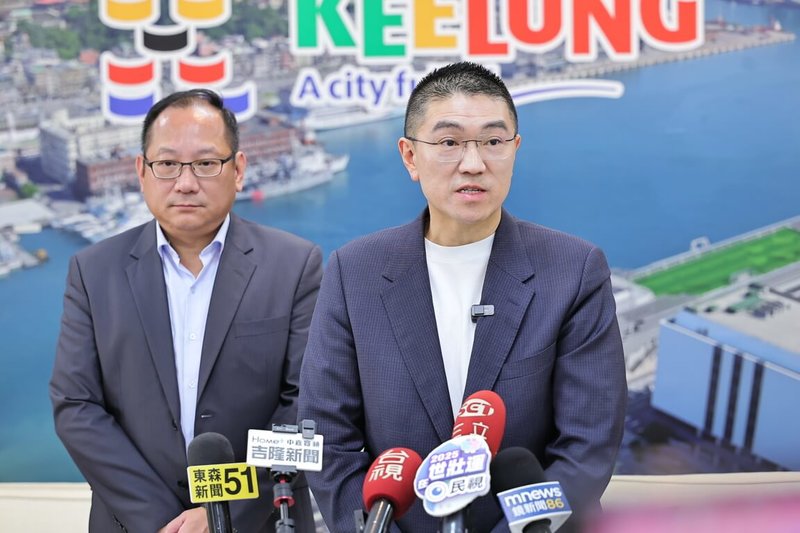 基隆簡姓男子疑因與妻子爭執,涉嫌殺害兒子。市長謝國樑(右)15日表示,對本案深感遺憾,市府堅守兒虐零容忍的態度,並嚴正譴責所有形式的兒虐。(基隆市政府提供)中央社記者沈如峰基隆傳真 114年5月15日