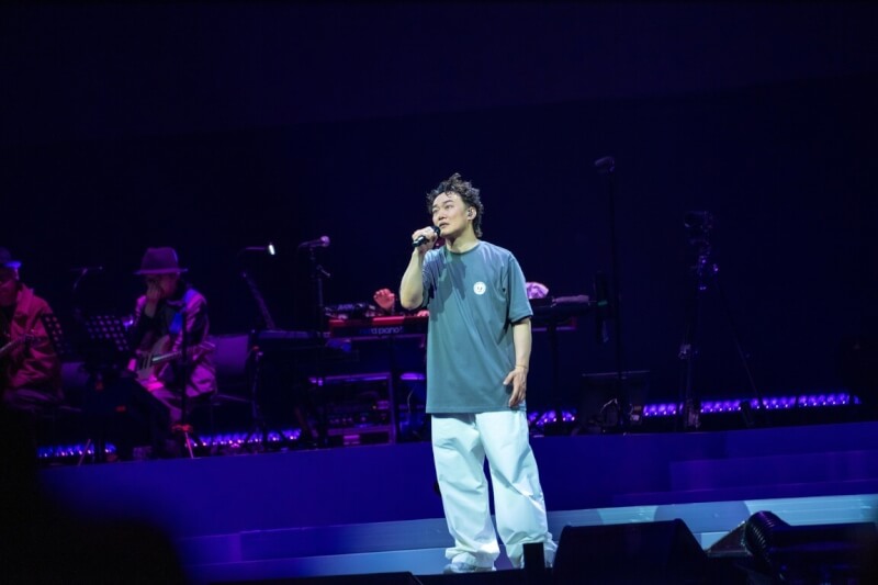 香港歌手陳奕迅(圖)5日在日本東京舉行「FEAR and DREAMS」演唱會。(圖取自facebook.com/universalmusictaiwan)