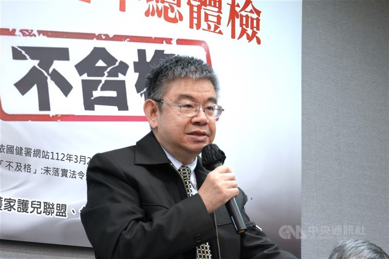 台灣醫界菸害防制聯盟秘書長郭斐然(圖)指出,國際研究指出青少年使用加熱菸盛行率是成人的2倍,最令人忌憚的就是「加味的加熱菸」,對年輕人更有致命的吸引力。(中央社檔案照片)