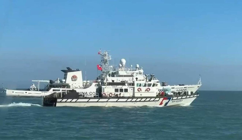 海巡署金馬澎分署15日下午先後偵獲4艘中國海警船現蹤金門海域,隨即派遣4艘巡防艇併航監控,並廣播要求航離。(海巡署金馬澎分署提供)中央社記者洪學廣傳真 114年5月15日