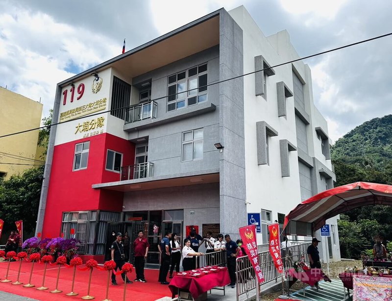 嘉義縣消防局第3大隊大埔分隊新建廳舍16日落成啟用,縣長翁章梁表示,這不僅是硬體設施的提升,更是守護鄉親安全的一大步。中央社記者蔡智明攝 114年5月16日