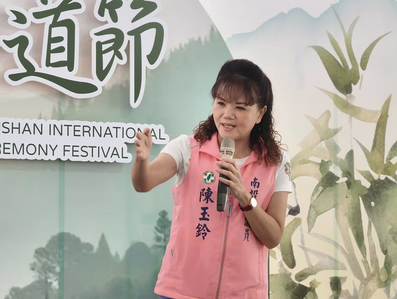 中央選舉委員會16日宣告民進黨南投縣議員陳玉鈴罷免案成立,將於7月13日投、開票,陳玉鈴(圖)指出,根據中選會資料有50筆死亡連署,明顯涉嫌偽造文書,她提告領銜人。(陳玉鈴提供)中央社記者鄭維真傳真 114年5月16日