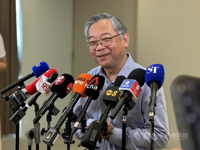 新加坡副總理兼貿工部長顏金勇16日表示,針對美國可能對藥品與半導體課徵關稅,新加坡正與美方進行藥品的相關協商,需進一步討論細節才能達共識。中央社記者吳昇鴻新加坡攝 114年5月16日