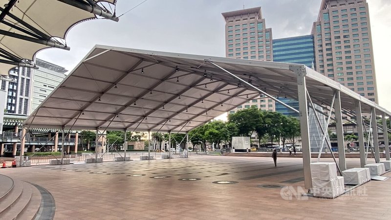 新北市政府迎接2025雙北世界壯年運動會各國參與好手及新北參賽者,18日將舉辦城市派對及選手歡迎晚會,市民朋友皆可參加,不需報名。圖為活動會場16日籌備規劃情形。中央社記者黃旭昇新北市攝 114年5月16日