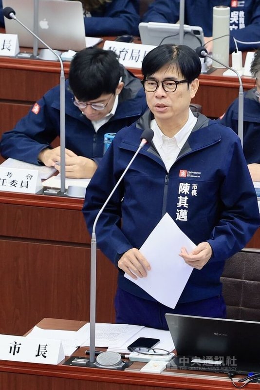 基進黨高市議員張博洋16日質詢建議,高市府四維行政中心可搬至高雄車站周邊,藉以活化舊城區。高雄市長陳其邁(圖)答詢表示,這是可以考慮方向,對周邊發展必有帶動效果。中央社記者董俊志攝 114年5月16日