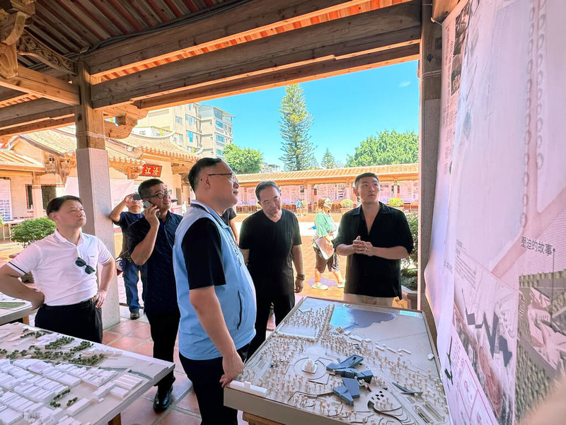 金門大學建築學系114級畢業設計展17日起至19日在金門浯江書院戶外廣場展出,歡迎關心建築、文化與地方發展者到場觀展。(金門大學提供)中央社記者吳玟嶸傳真 114年5月17日