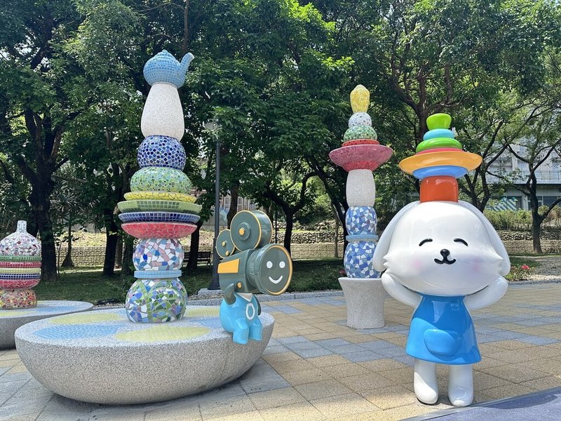 新北捷運三鶯線陶瓷老街站的「公三公園」親子共融遊具17日啟用,公共藝術「有趣」也正式對外開放。(新北市捷運局提供)中央社記者黃旭昇新北傳真 114年5月17日