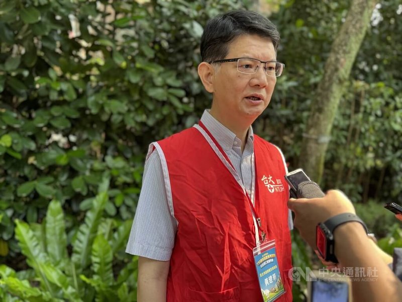 台大住院醫性侵案,台北市衛生局今年才啟動懲戒程序惹議。衛生局長黃建華(圖)17日接受媒體聯訪表示,預計最快7月召開醫懲會,現在已進入書面審查階段。中央社記者沈佩瑤攝 114年5月17日