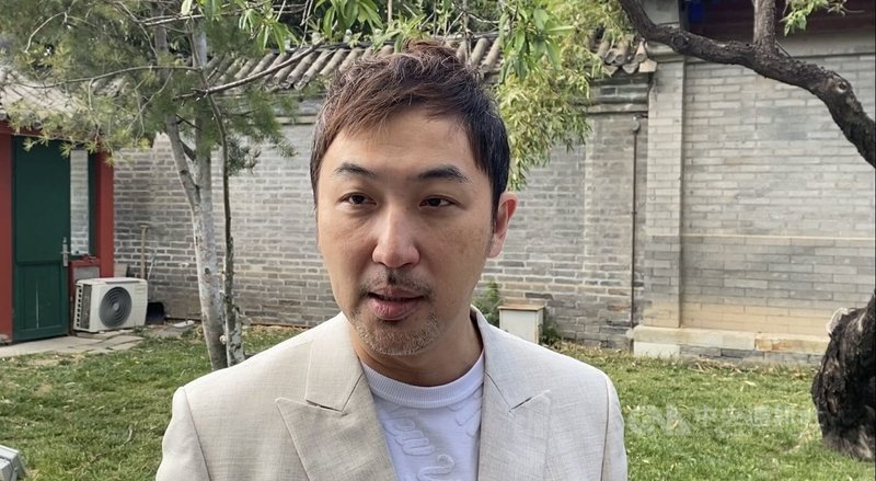 大S前夫汪小菲17日在北京郡王府飯店與現任台灣妻子馬筱梅補辦婚禮,為兩人牽紅線的名醫李進良受邀出席婚禮。中央社記者呂佳蓉北京攝 114年5月17日