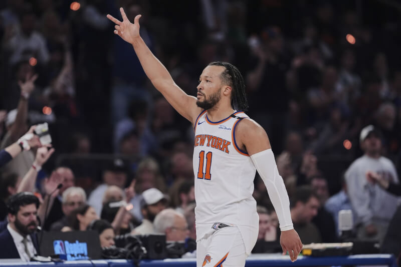 NBA紐約尼克靠著布朗森(圖)23分、6助攻好表現,淘汰衛冕軍塞爾蒂克,相隔24年再度挺進分區冠軍戰。(美聯社)