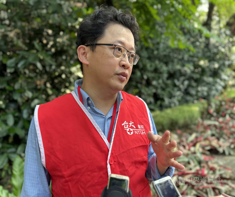 台大醫院一名黃姓婦產科住院醫師涉性侵案,台大醫務秘書陳彥元(圖)17日說明相關處理。中央社記者沈佩瑤攝 114年5月17日