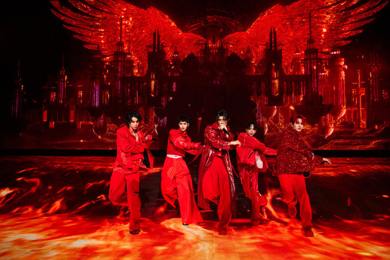 台灣男子團體FEniX 17日在台北國際會議中心(TICC)舉辦首場大型演唱會「MBB 2025 LIVE CONCERT」,帶來新歌首唱及各自的SOLO表演。(華納音樂X寬宏藝術提供) 中央社記者陳怡璇傳真 114年5月18日